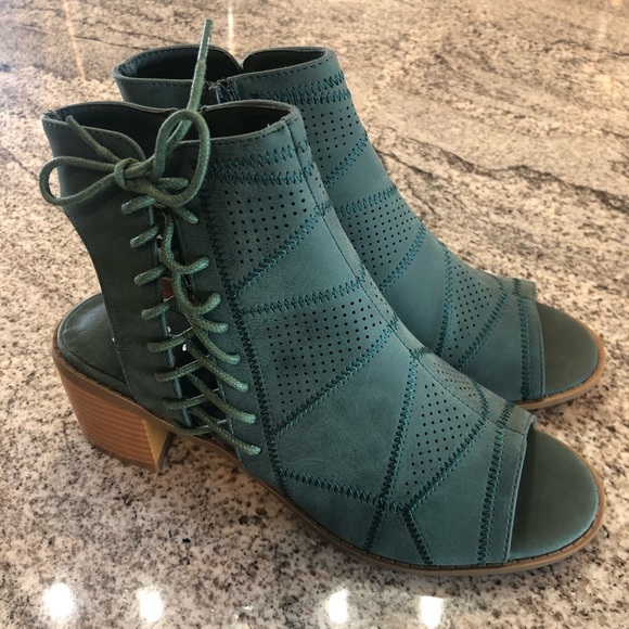 NIB Journee Collection Open Toe Booties - Picture 5 of 9